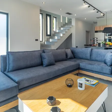 Irini's * Mikros Gialos