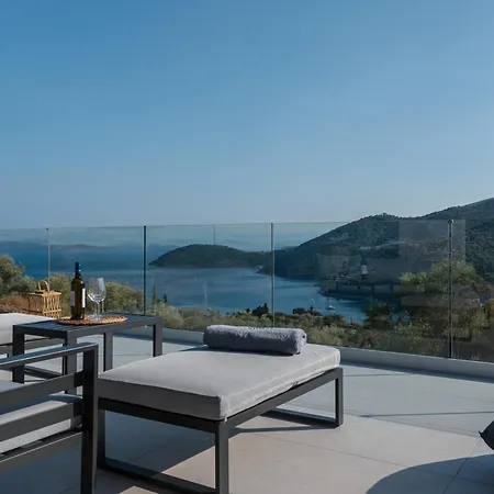 Irini's Mikros Gialos