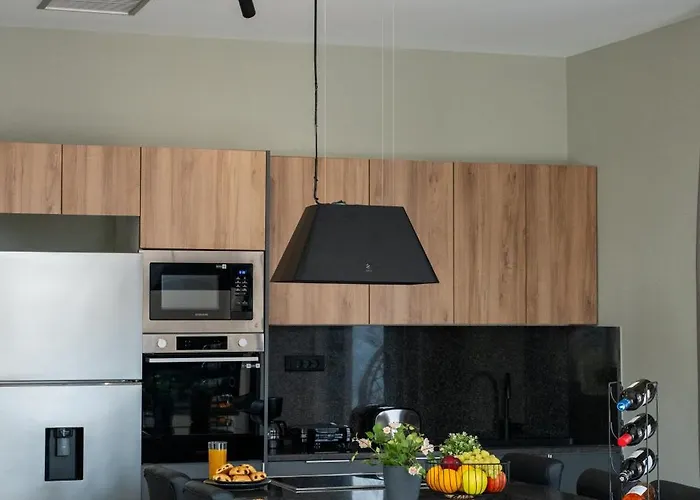 Villa Irini's Mikros Gialos