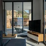 Irini's Mikros Gialos